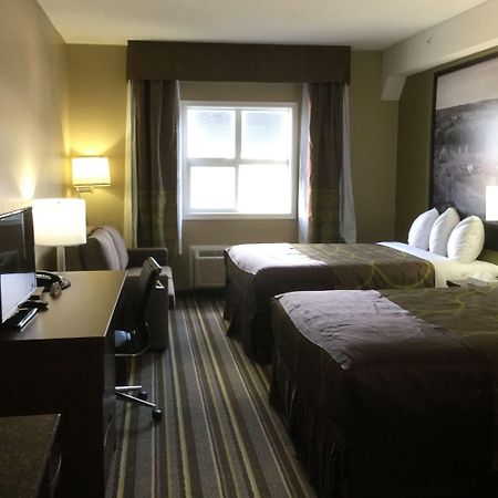 Super 8 By Wyndham Hardisty Hotell Exteriör bild