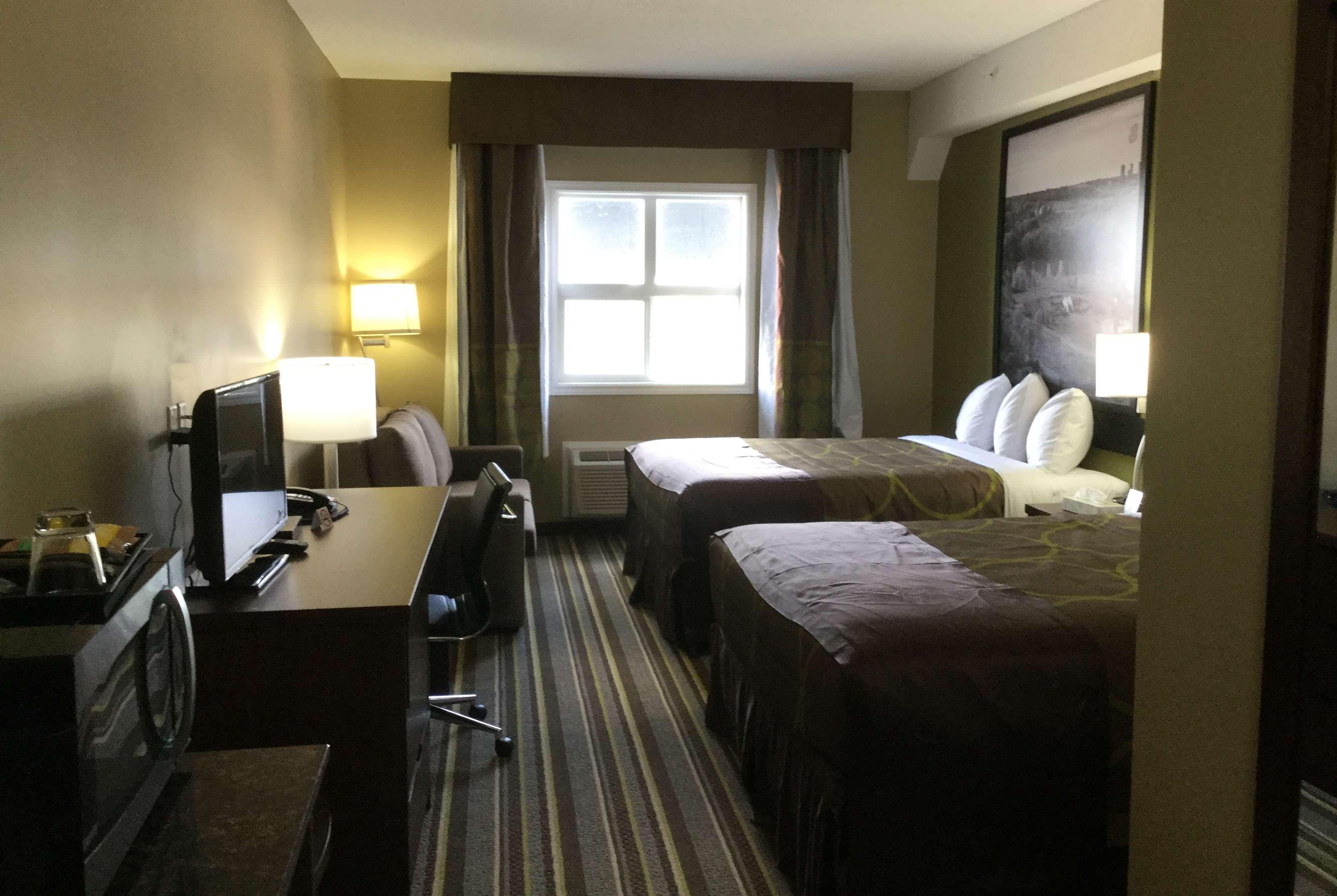 Super 8 By Wyndham Hardisty Hotell Exteriör bild