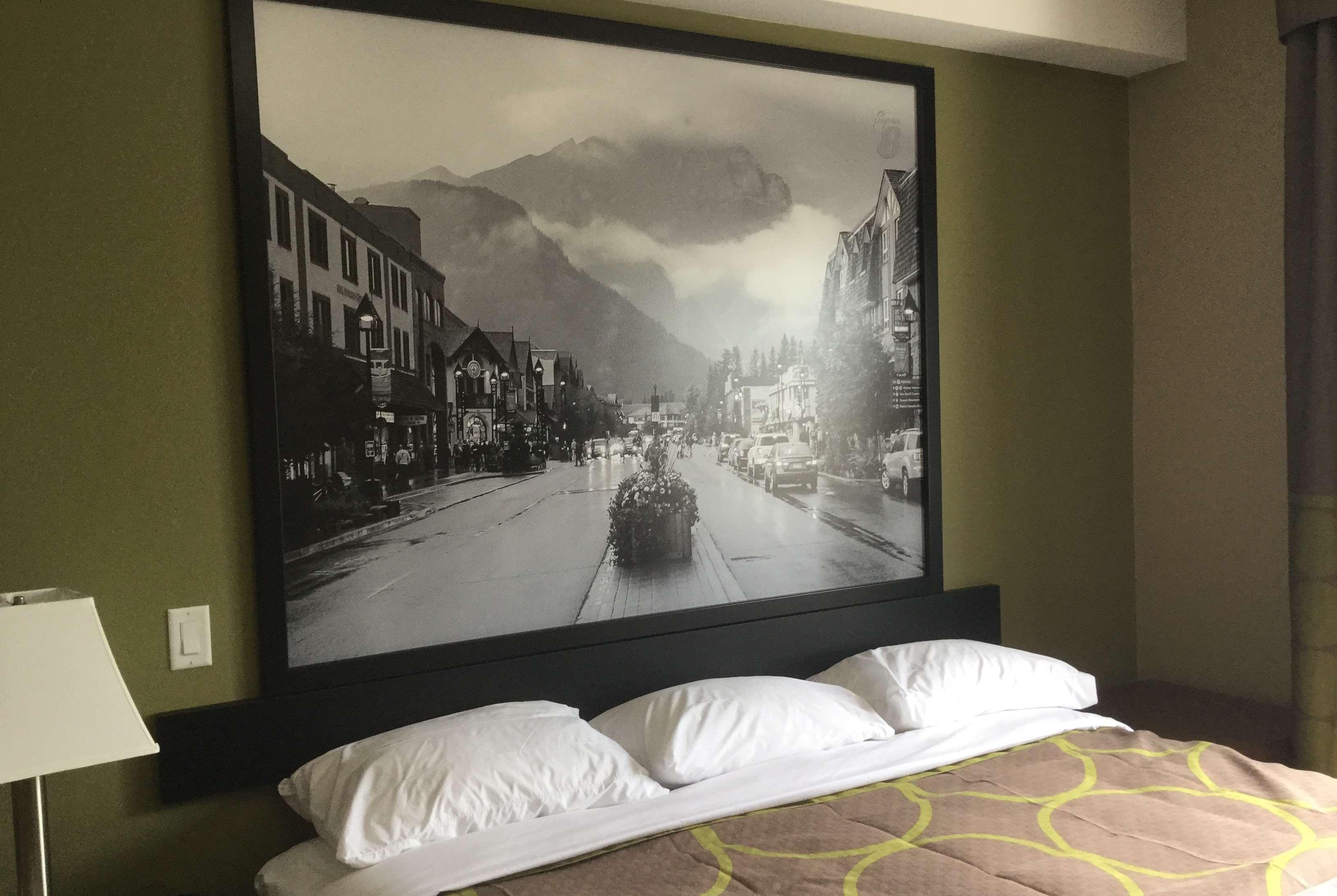 Super 8 By Wyndham Hardisty Hotell Exteriör bild
