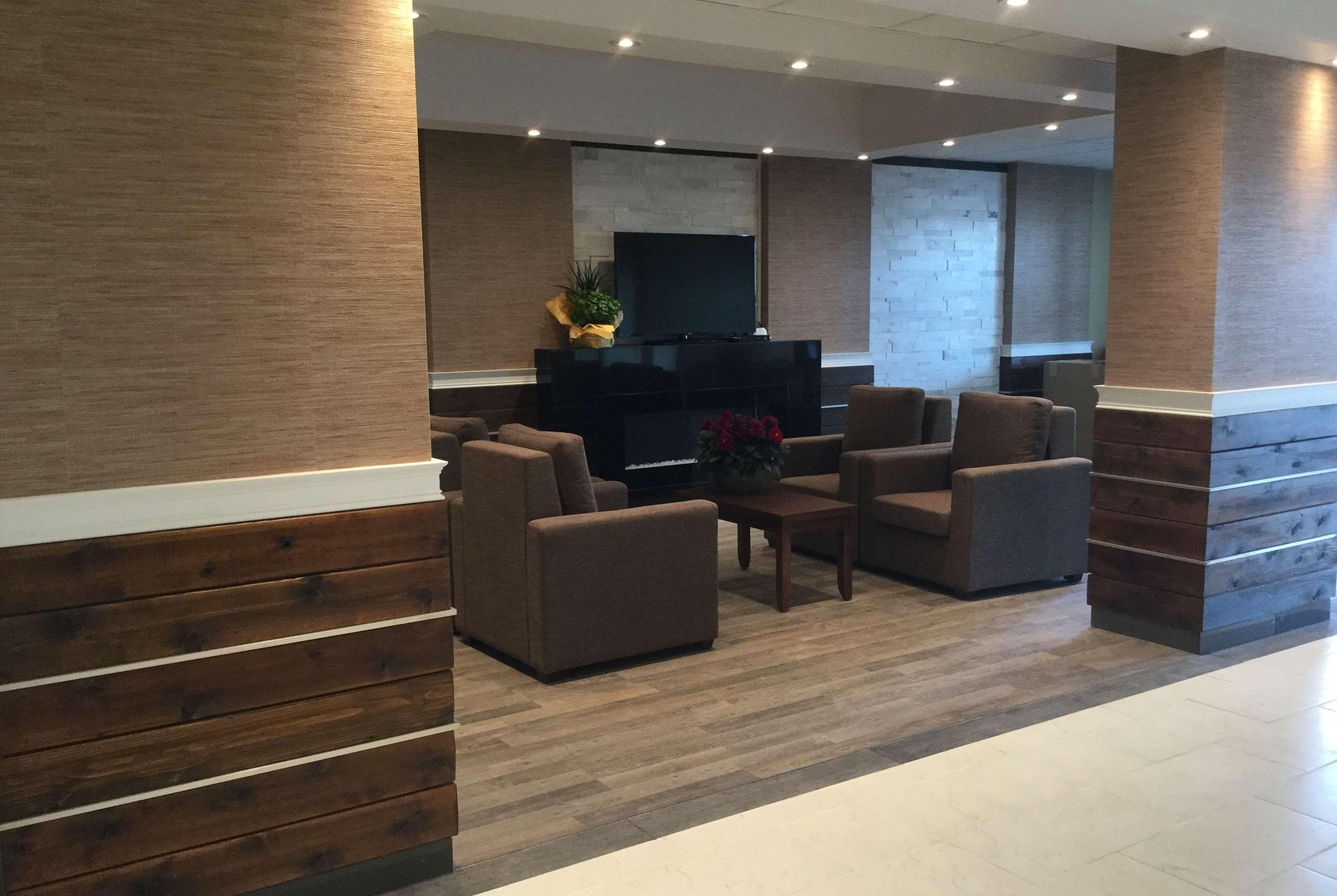 Super 8 By Wyndham Hardisty Hotell Exteriör bild