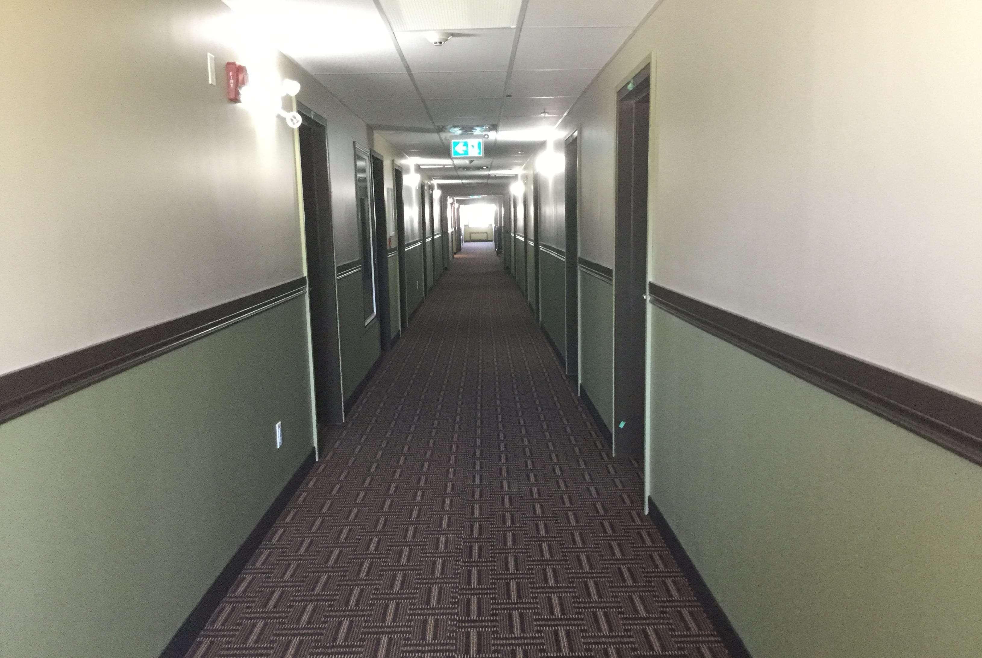 Super 8 By Wyndham Hardisty Hotell Exteriör bild